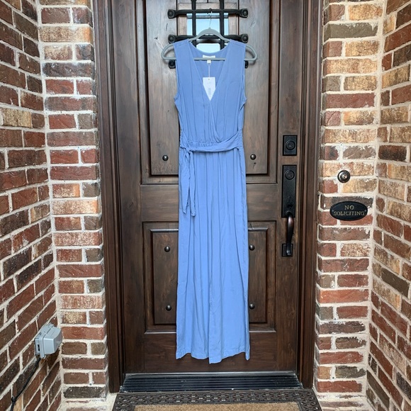 ✨ Brand 🆕 Tie Front V-Neck Smocked Back Jumpsuit - Picture 5 of 8